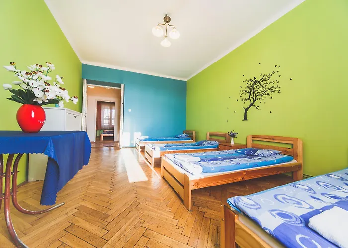 Tara بيت شباب