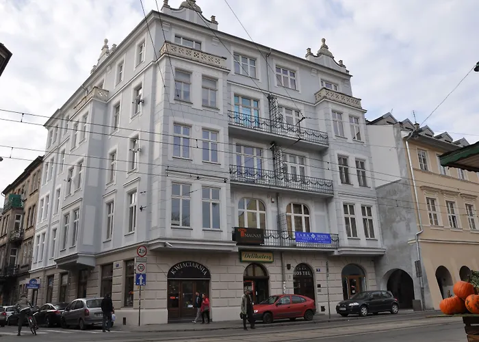 Tara بيت شباب