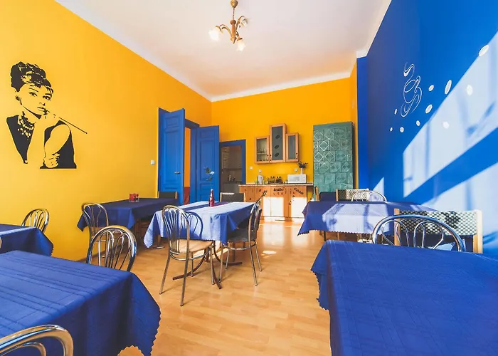 بيت شباب Tara